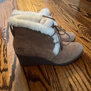 Ugg fur lined wedge boots size 6